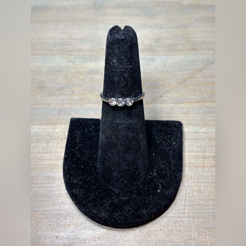 New! 3 Stone Silver Tone Ring Size 6 Costume Jewelry Hypoallergenic